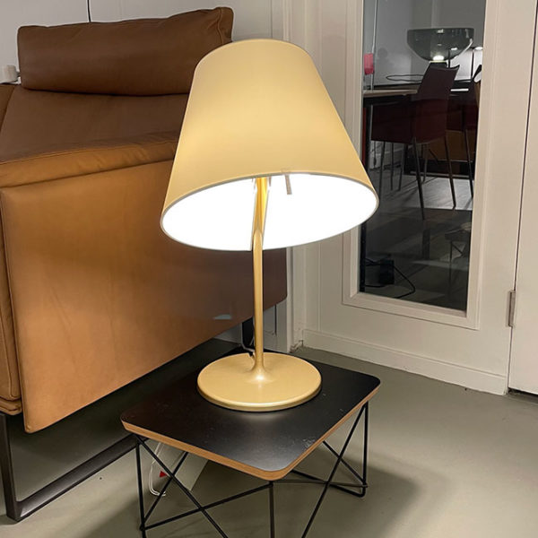 Artemide “Melampo” tafellamp in bronskleur.