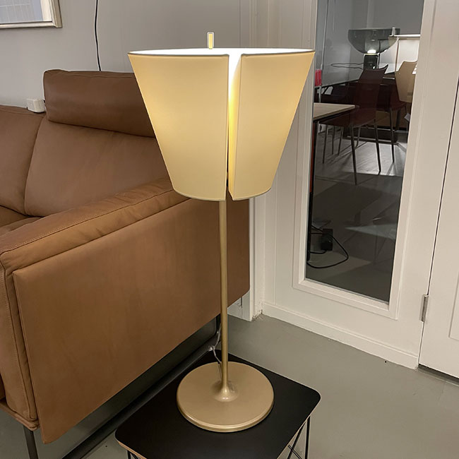 Ver weg vergeven holte Artemide "Melampo" tafellamp in bronskleur. | masinterieur.nl