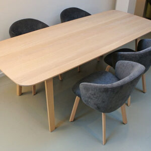 Arco ''Essential'' wood eettafel, ontwerp Gudmundur Ludvik