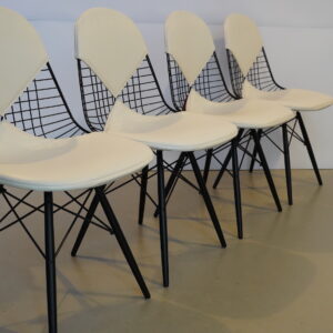 Vitra "DKW-2" zwart set van 4 , ontwerp Charles & Ray Eames