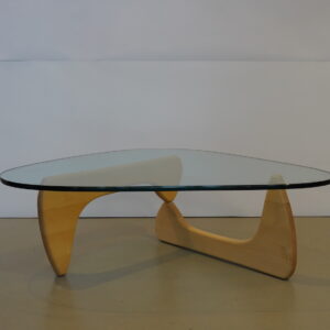Vitra “Noguchi table” salontafel, ontwerp Isamu Noguchi