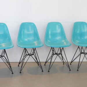 Vitra "Fiberglass DSR side chair" set van 4 limited edition, ontwerp Charles & Ray Eames