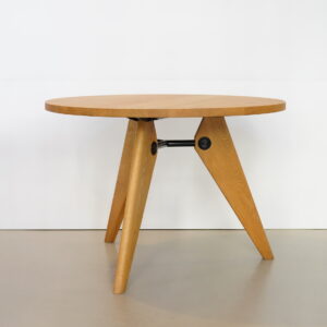 Vitra “Gueridon” tafel, ontwerp Jean Prouve